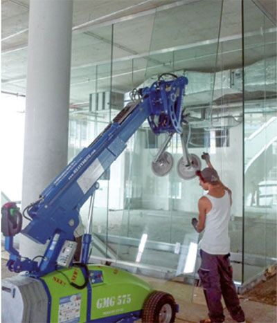 Beispiel einer Fensterbandverglasung mit dem Glas-Montage-Gerät