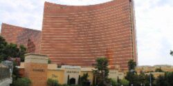 Scheibenmontage am Louis Vuitton Store in der Shopping Mall des Wynn Hotels Las Vegas (USA)