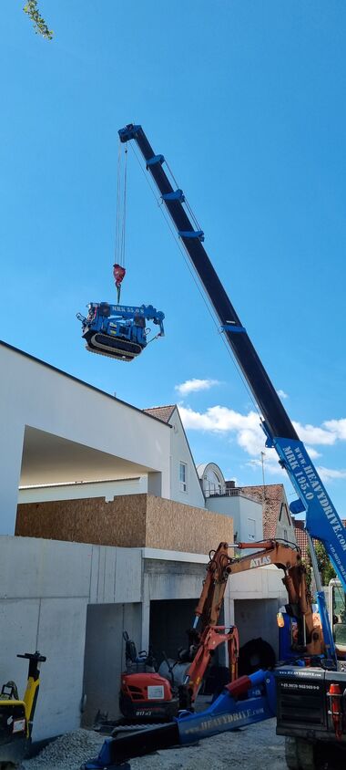 Hinaufheben von MRK 55.0 S und der Glasscheibe.