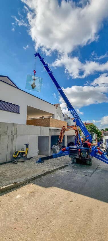 Hinaufheben von MRK 55.0 S und der Glasscheibe.