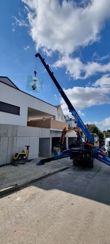 Hinaufheben von MRK 55.0 S und der Glasscheibe.