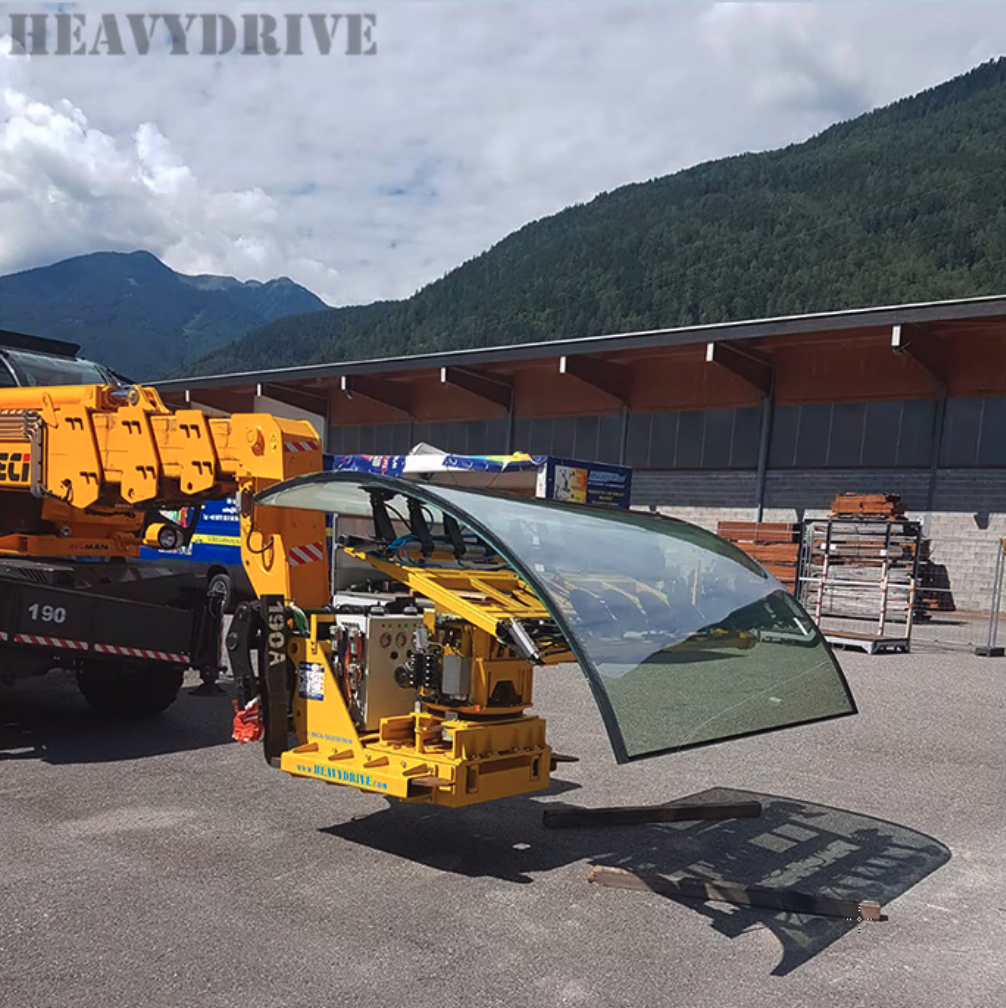 Der Heavydrive 7-Achsen-Manipulator mit gebogener Glasscheibe
