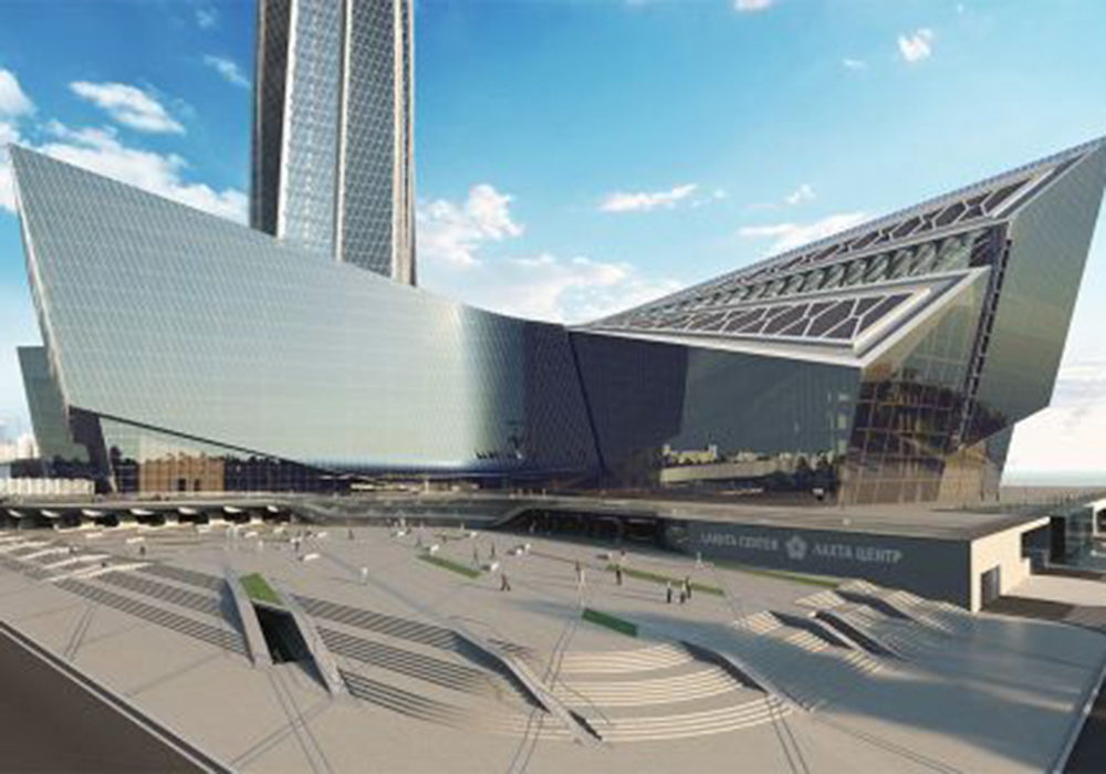 Lakhta Center in St. Petersburg, Konferenzbau vor dem Lakhta Turm.