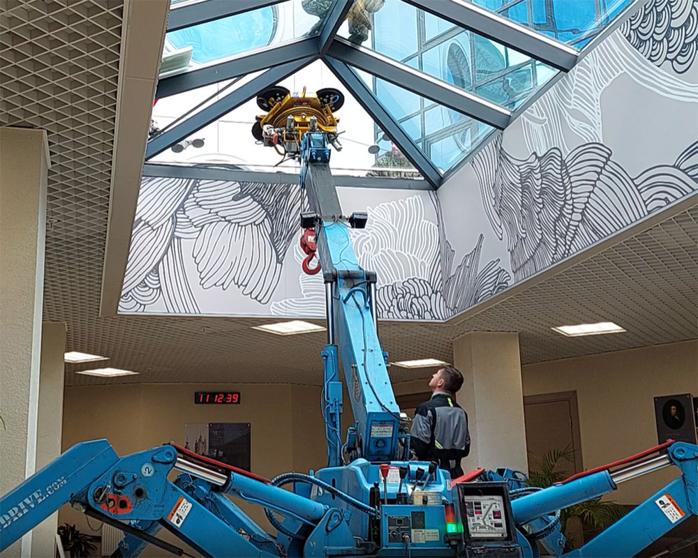  | Montage einer Schrägfassade mit Minikran und Manipulator